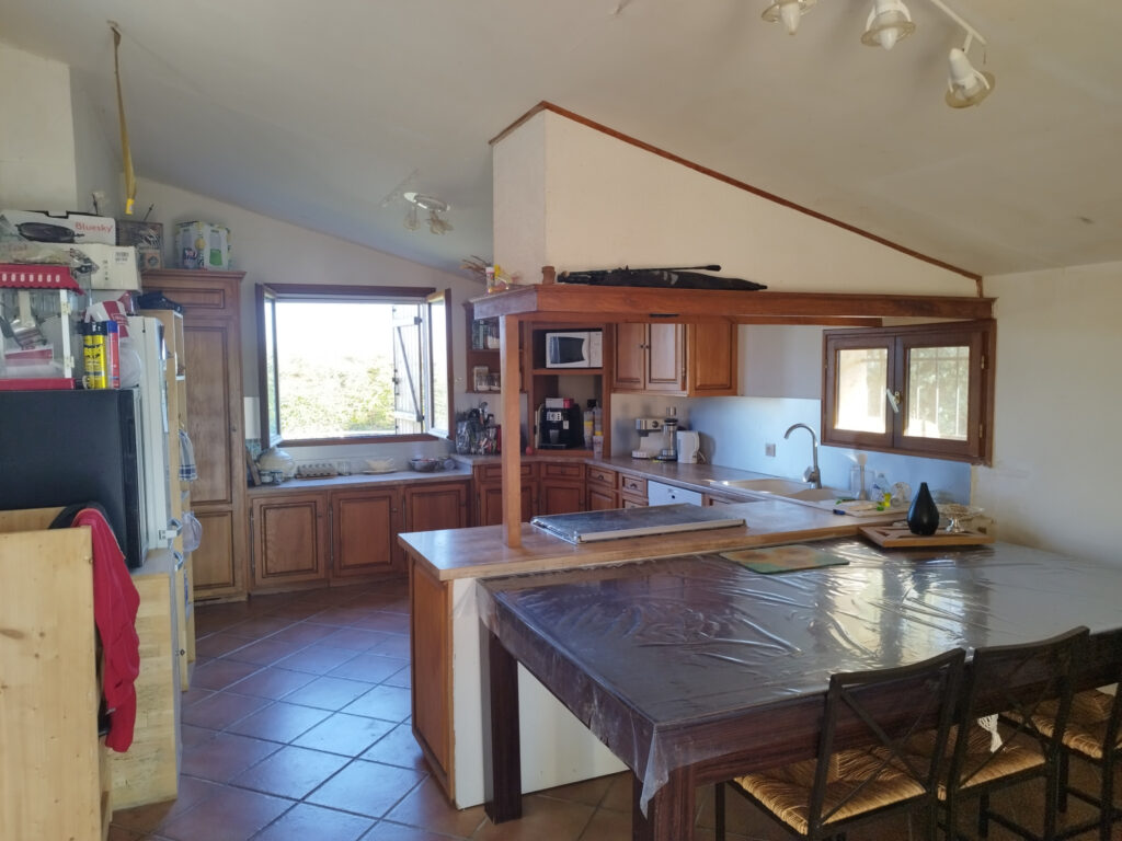  Maison T5 de 110m2  jardin 1220m2  garages & vue sur les Py – 5 pièces – 3 chambres – 6  – 110 m²