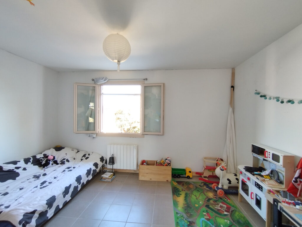  Maison T5 de 110m2  jardin 1220m2  garages & vue sur les Py – 5 pièces – 3 chambres – 6  – 110 m²