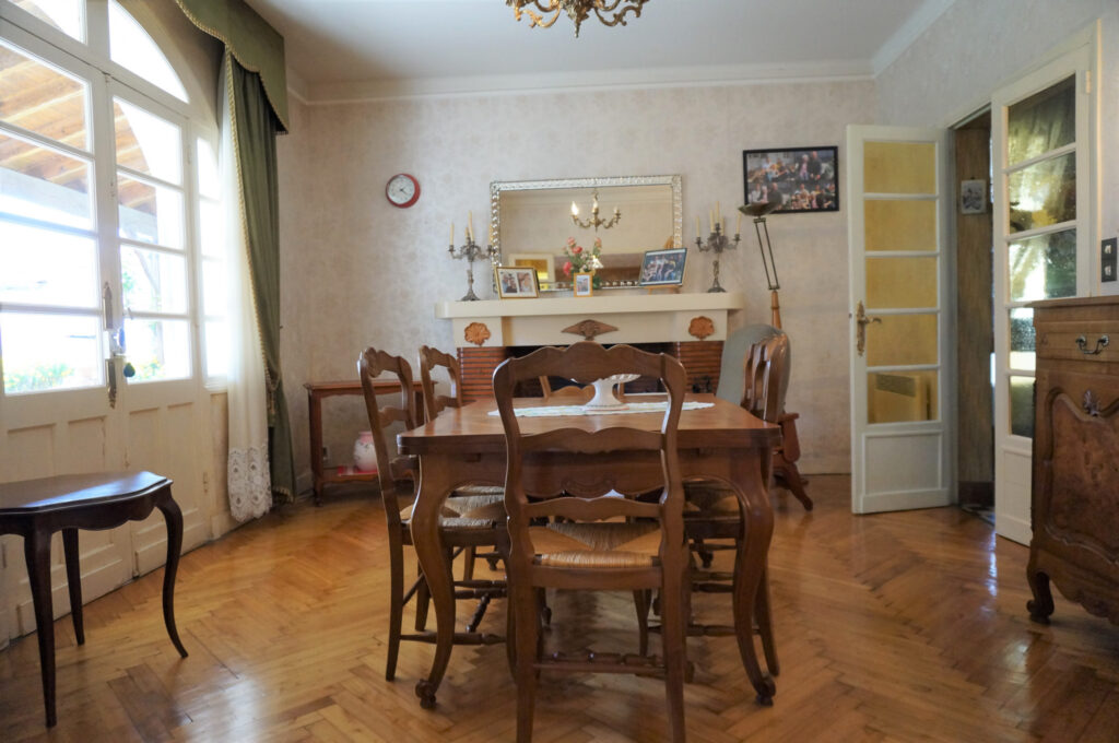 Maison 5 pièces de 135 m2 proche port et commerces – 5 pièces – 4 chambres – 6  – 135 m²