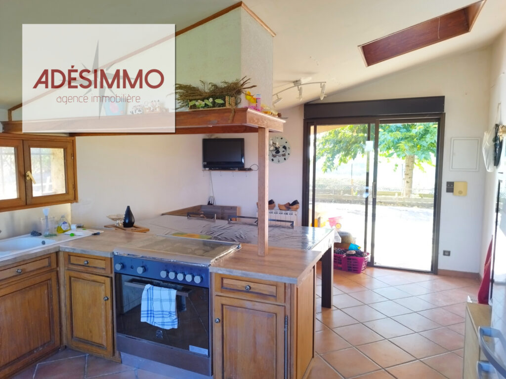  Maison T5 de 110m2  jardin 1220m2  garages & vue sur les Py – 5 pièces – 3 chambres – 6  – 110 m²