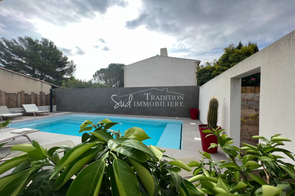 PROCHE CENTRE DU VILLAGE DE MAUSSANE LES ALPILLES  – 5 pièces – 4 chambres – NR  – 140.00 m²