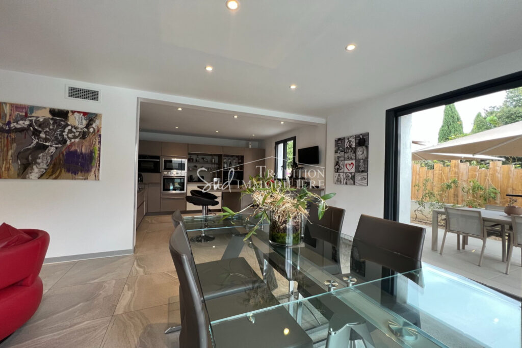 PROCHE CENTRE DU VILLAGE DE MAUSSANE LES ALPILLES  – 5 pièces – 4 chambres – NR  – 140.00 m²