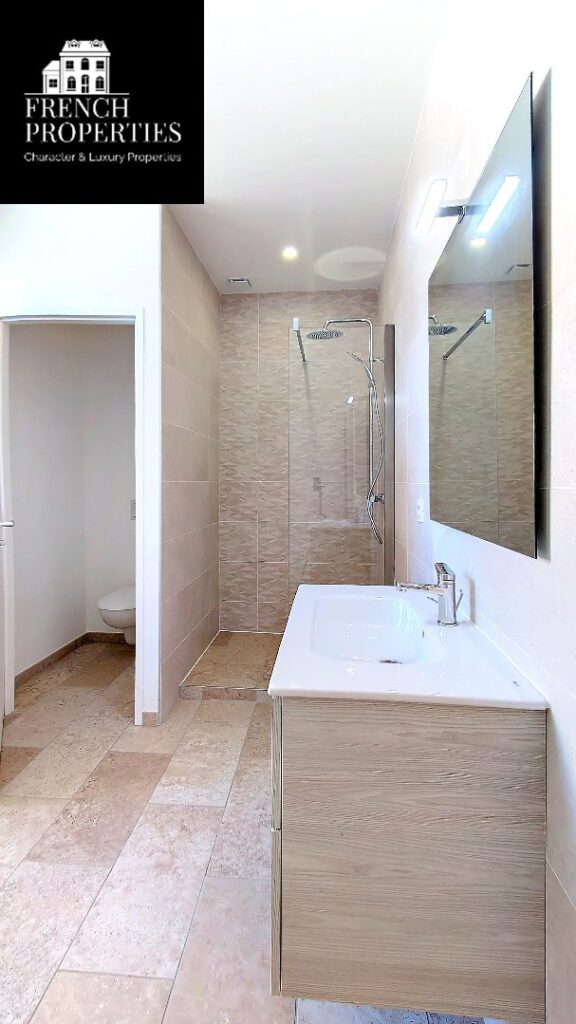 Mas – 8 pièces – 6 chambres – 4  – 193 m²