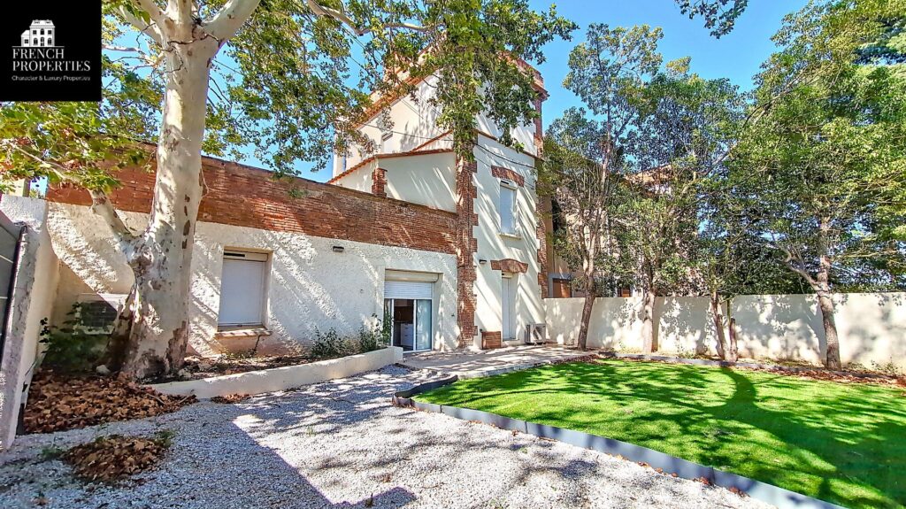 Mas – 8 pièces – 6 chambres – 4  – 193 m²