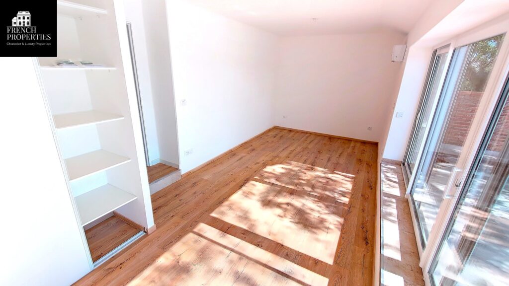 Mas – 8 pièces – 6 chambres – 4  – 193 m²