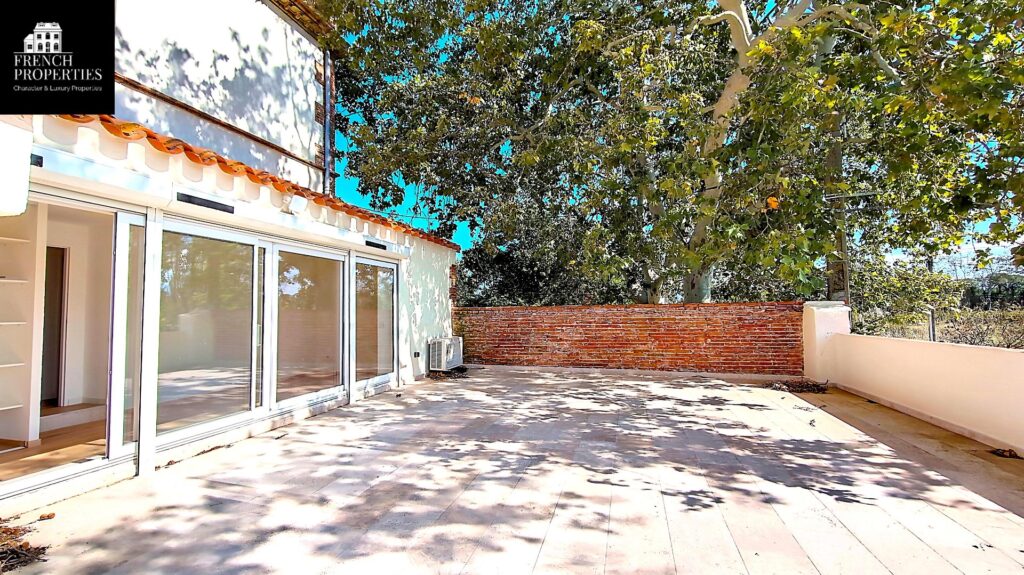 Mas – 8 pièces – 6 chambres – 4  – 193 m²