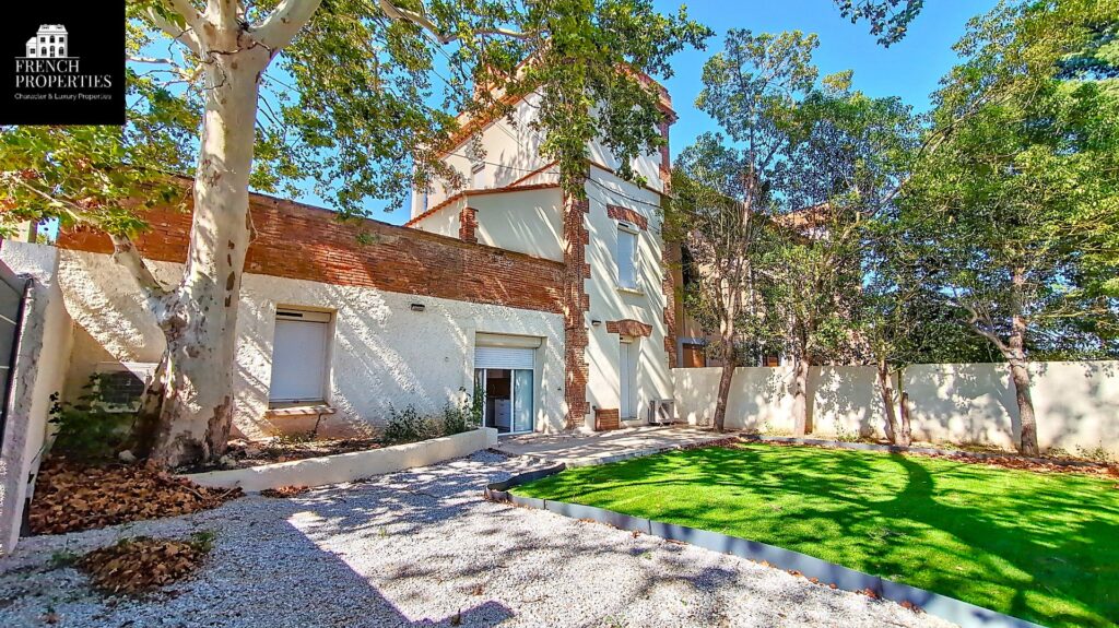 Mas – 8 pièces – 6 chambres – 4  – 193 m²