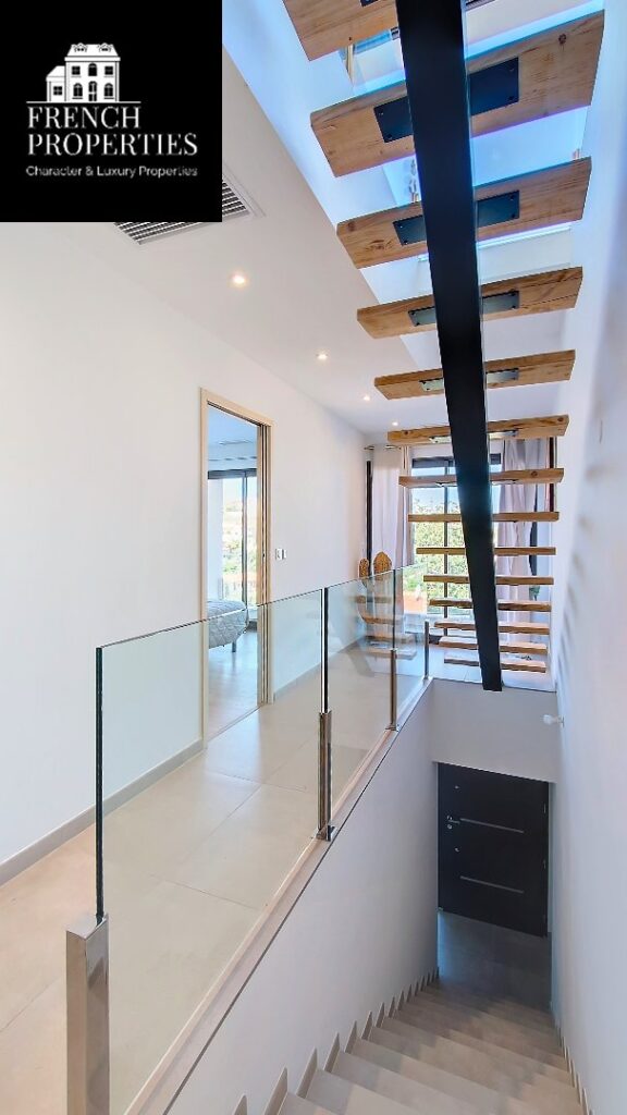 Maison contemporaine – 5 pièces – 4 chambres – 4  – 210 m²