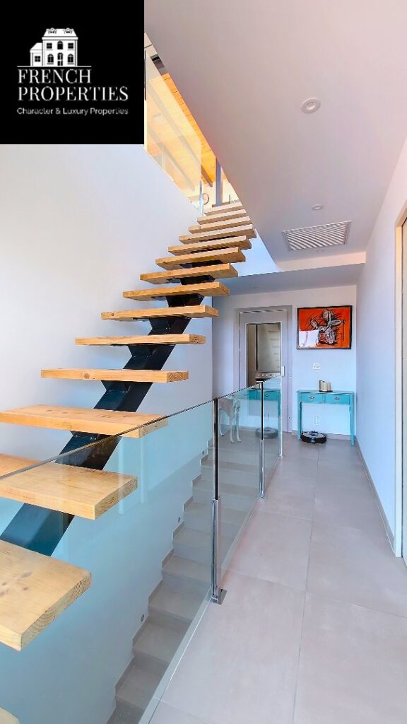 Maison contemporaine – 5 pièces – 4 chambres – 4  – 210 m²