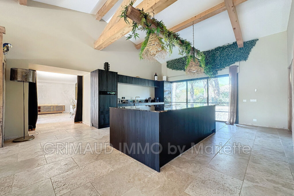 belle villa renovée avec piscine et 6 chambres – 8 pièces – 6 chambres – 4  – 308.00 m²