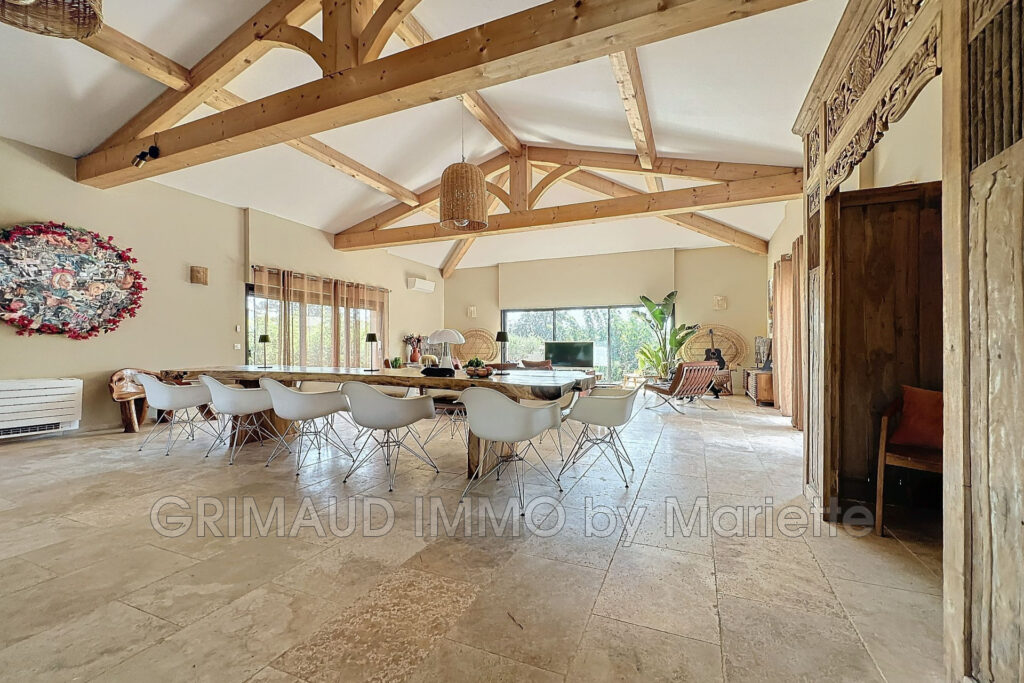 belle villa renovée avec piscine et 6 chambres – 8 pièces – 6 chambres – 4  – 308.00 m²