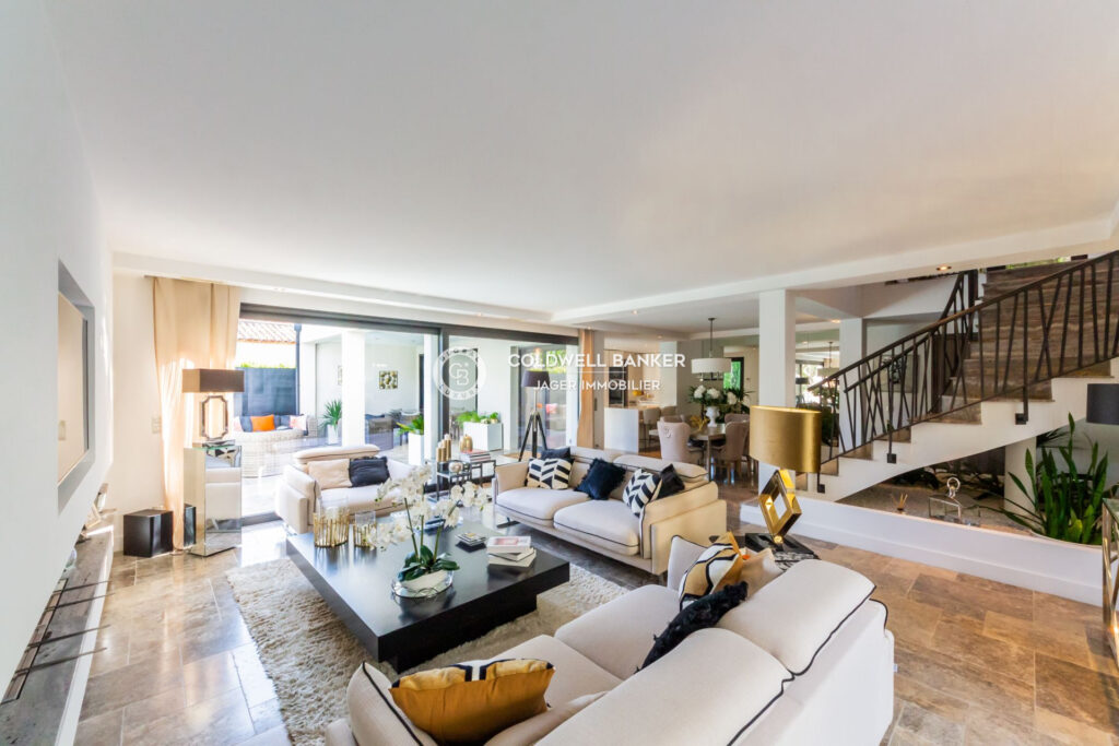 vente villa 4 Pièce(s) – 5 pièces – 3 chambres – 4  – 180.00 m²