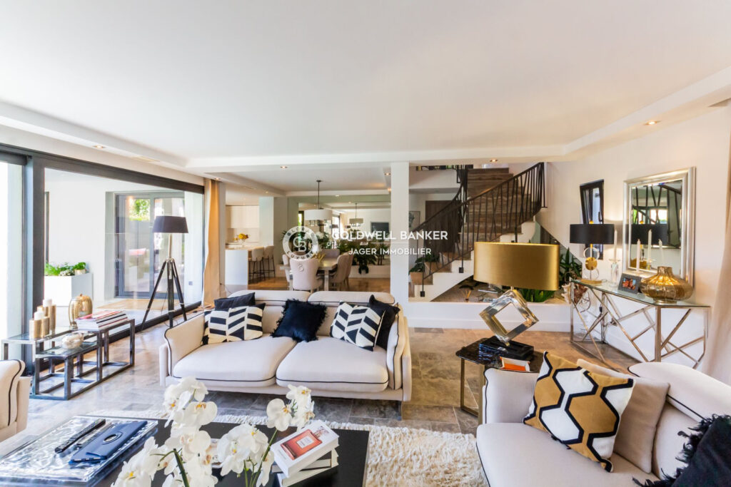 vente villa 4 Pièce(s) – 5 pièces – 3 chambres – 4  – 180.00 m²