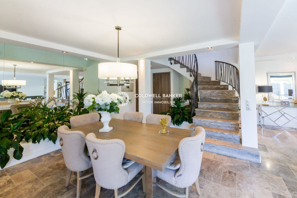 vente villa 4 Pièce(s) – 5 pièces – 3 chambres – 4  – 180.00 m²