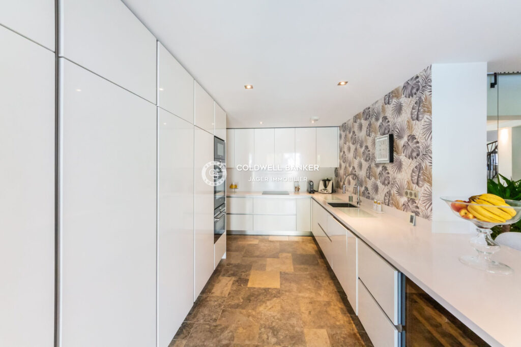 vente villa 4 Pièce(s) – 5 pièces – 3 chambres – 4  – 180.00 m²