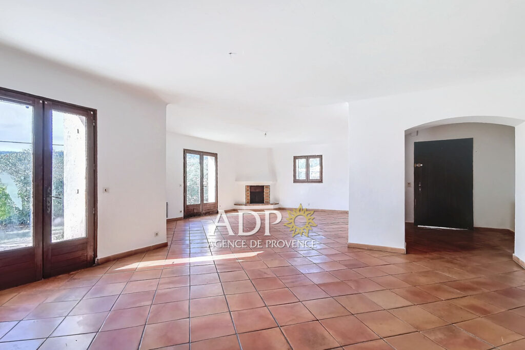 vente maison 6 Pièce(s) – 6 pièces – 3 chambres – 4  – 131.60 m²