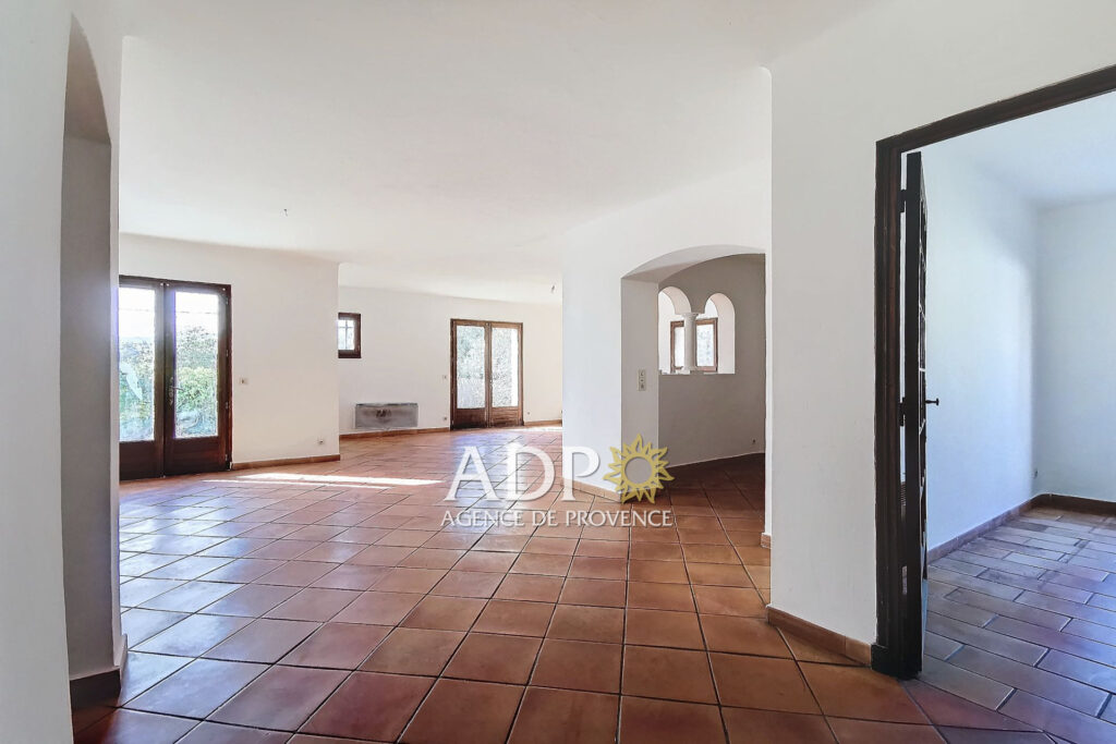 vente maison 6 Pièce(s) – 6 pièces – 3 chambres – 4  – 131.60 m²