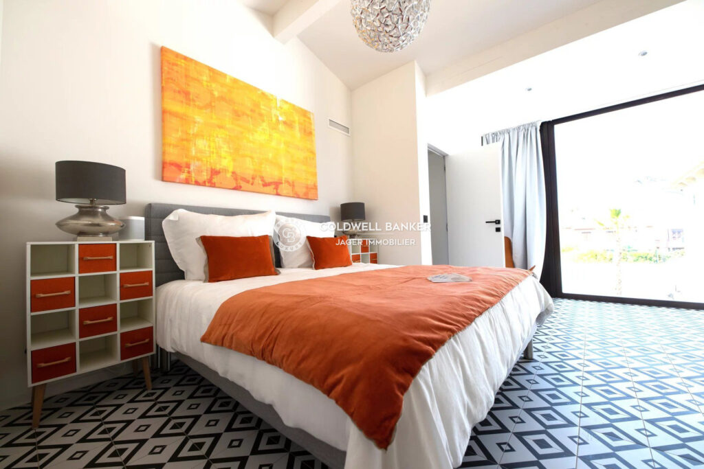 Immeuble eu plein coeur de Saint-Tropez ! Rare ! – 9 pièces – 5 chambres – 4  – 192.00 m²