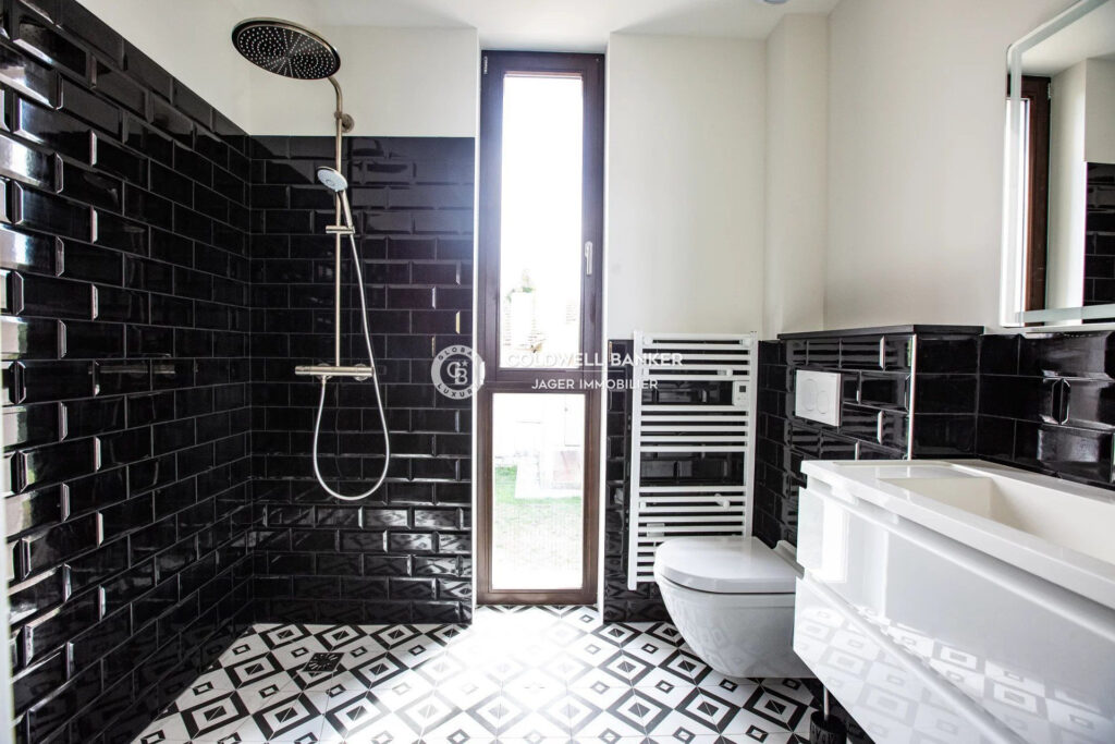 Immeuble eu plein coeur de Saint-Tropez ! Rare ! – 9 pièces – 5 chambres – 4  – 192.00 m²