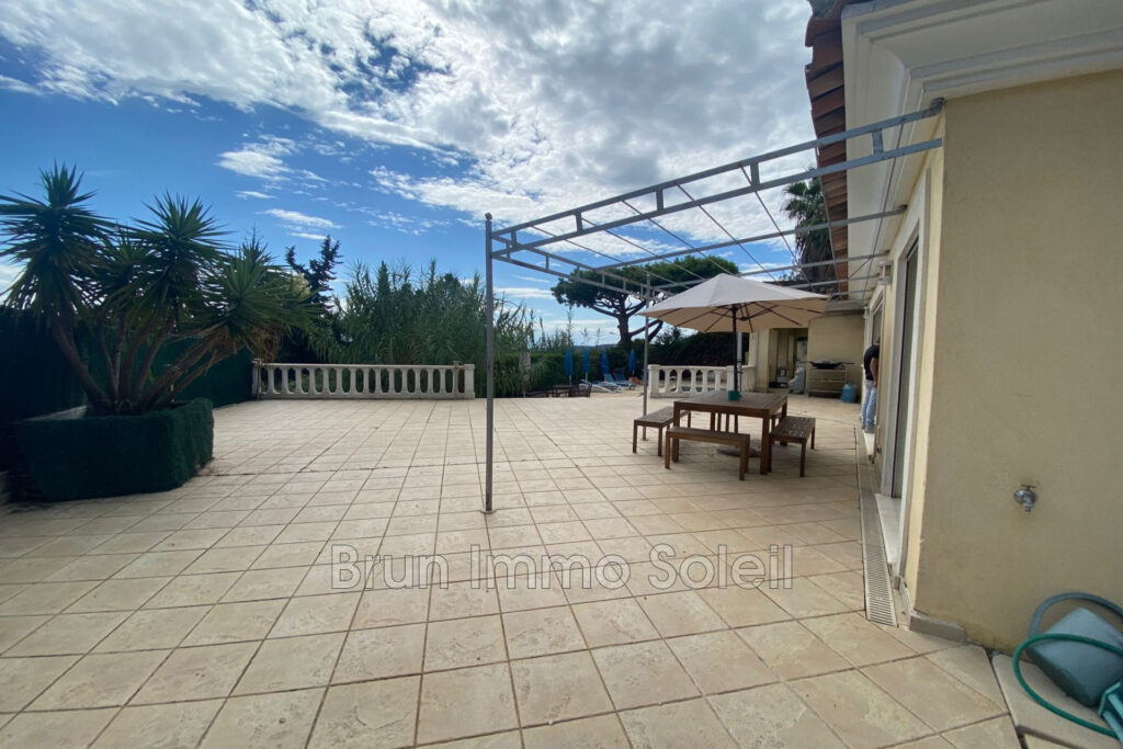 SAINT PAUL DE VENCE  BRUN IMMO SOLEIL 7 bd KENNEDY Cagnes sur  – 4 pièces – 3 chambres – 130.00 m²