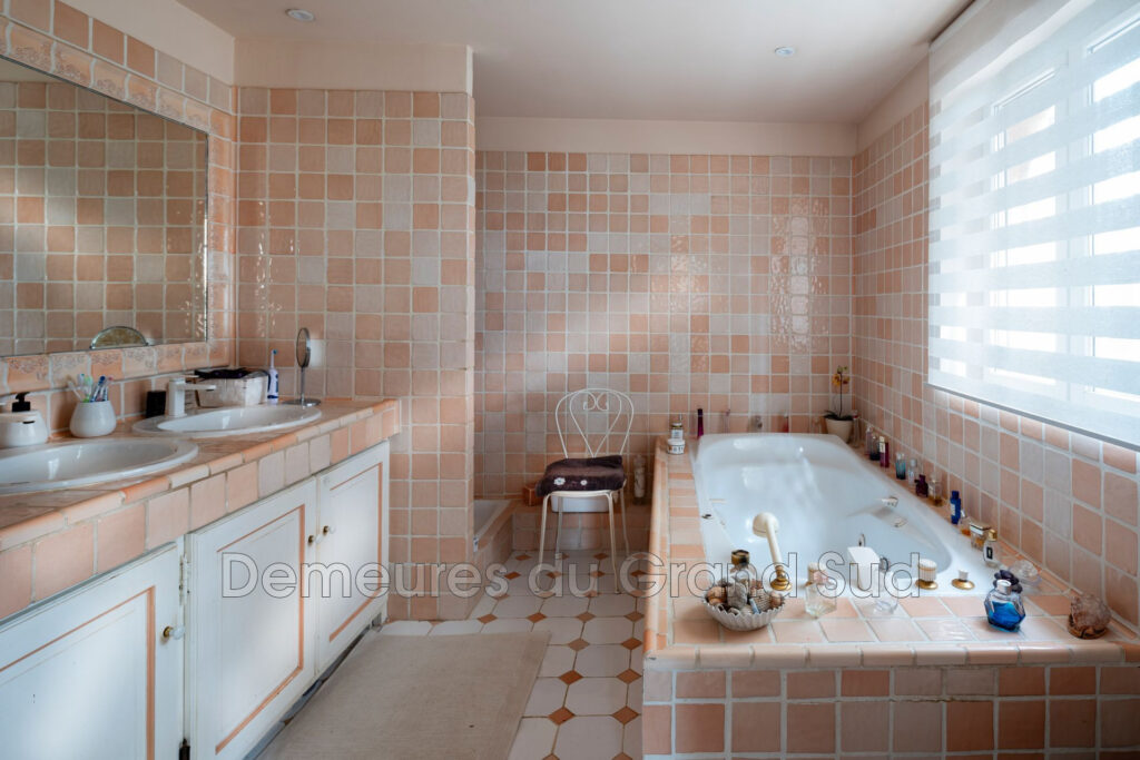 vente maison contemporaine – NR pièces – 5 chambres – 297.00 m²