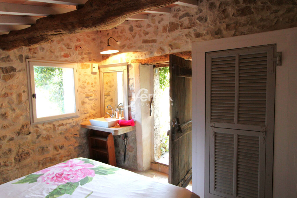 BASTIDE EN PIERRE 190M² LORGUES – 5 pièces – 4 chambres – 4  – 189.00 m²