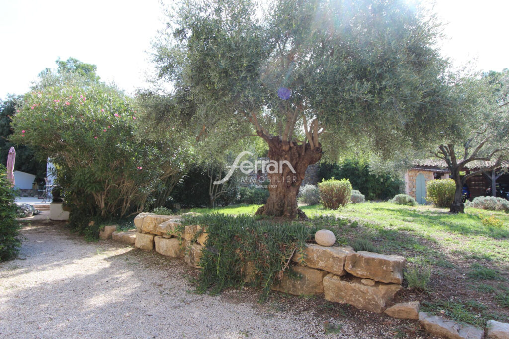 BASTIDE EN PIERRE 190M² LORGUES – 5 pièces – 4 chambres – 4  – 189.00 m²