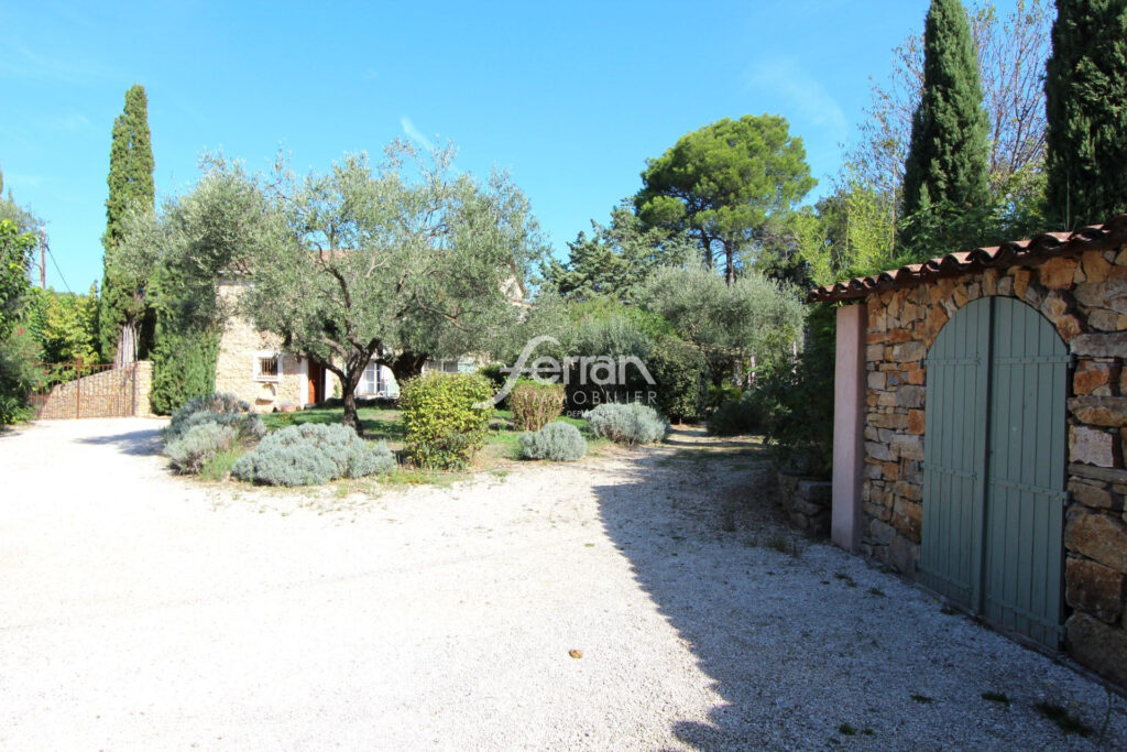 BASTIDE EN PIERRE 190M² LORGUES – 5 pièces – 4 chambres – 4  – 189.00 m²