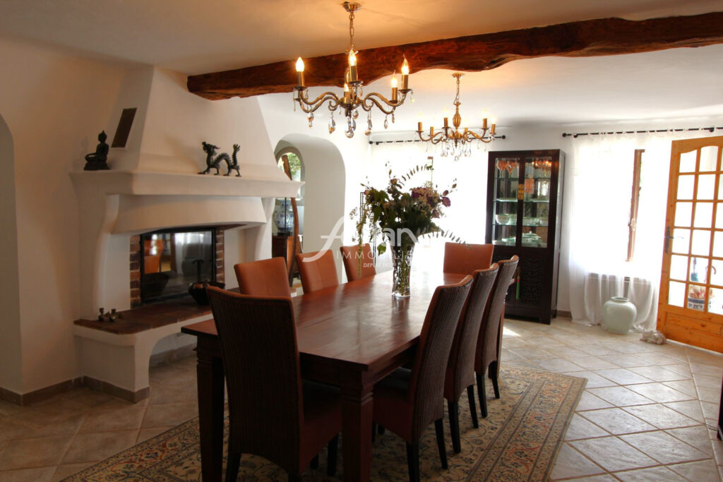 BASTIDE EN PIERRE 190M² LORGUES – 5 pièces – 4 chambres – 4  – 189.00 m²