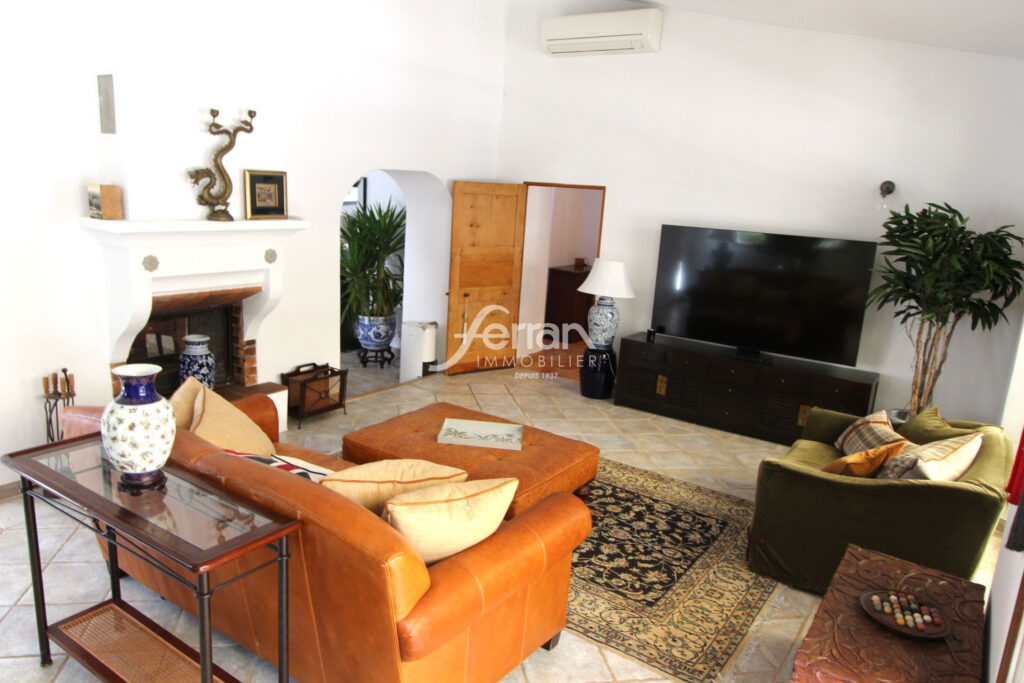 BASTIDE EN PIERRE 190M² LORGUES – 5 pièces – 4 chambres – 4  – 189.00 m²