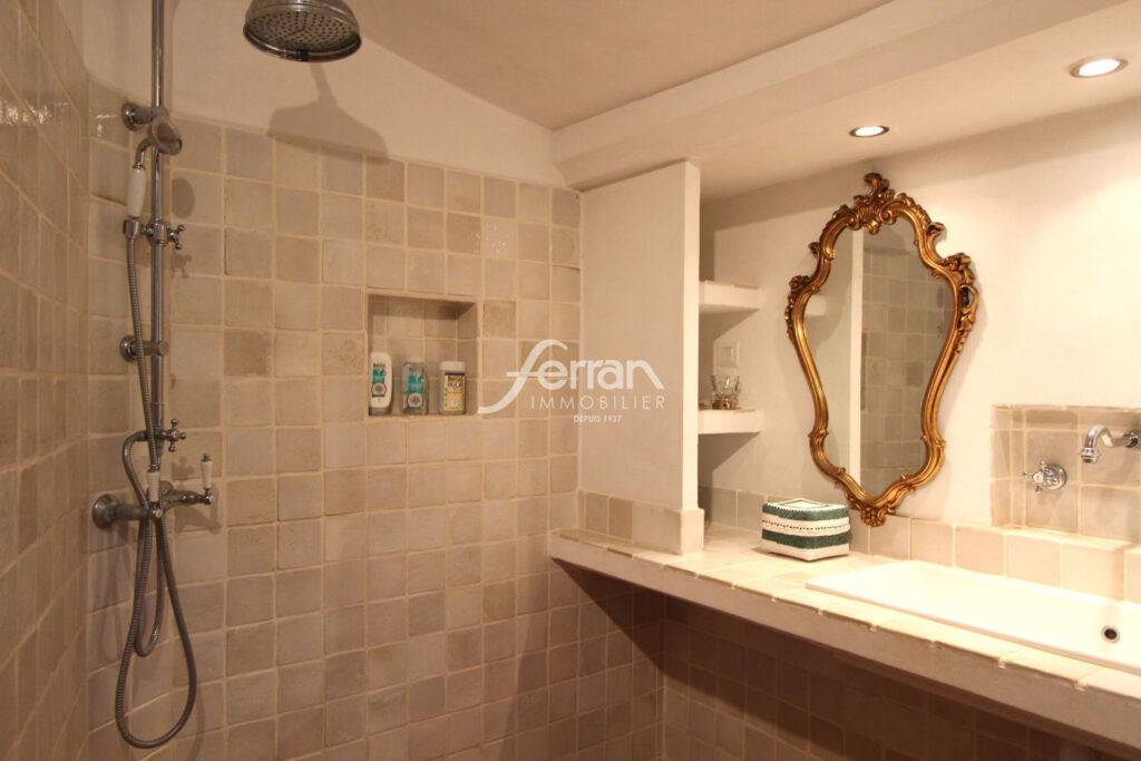 BASTIDE EN PIERRE 190M² LORGUES – 5 pièces – 4 chambres – 4  – 189.00 m²