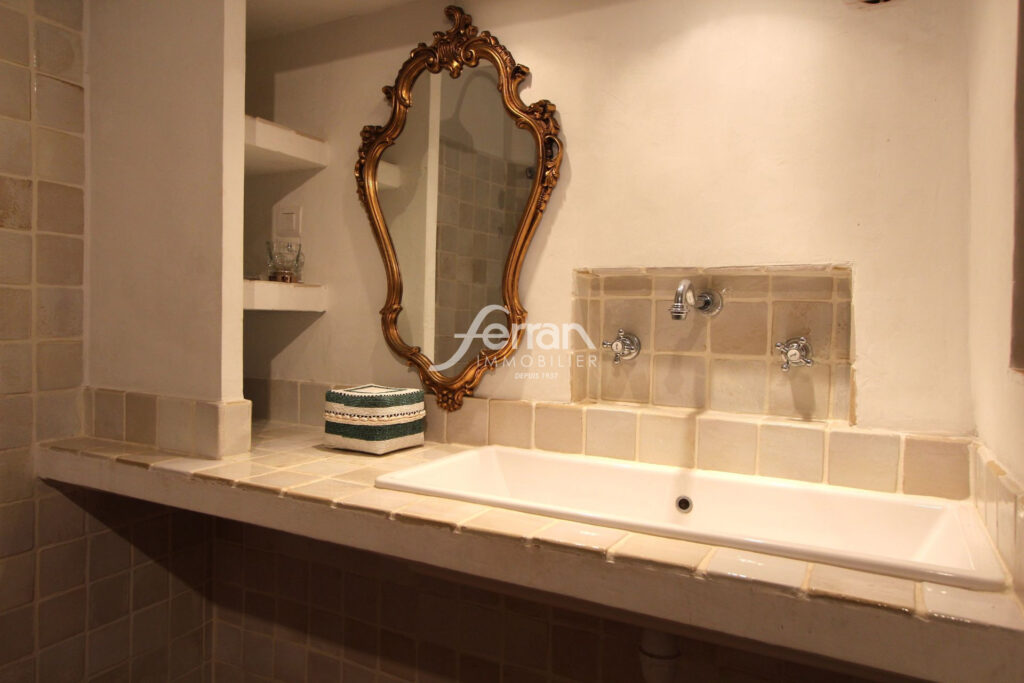 BASTIDE EN PIERRE 190M² LORGUES – 5 pièces – 4 chambres – 4  – 189.00 m²