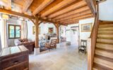 CHARMANTE MAISON DE VILLAGE AVEC PIERRES ET POUTRES APPARENTES – 6 pièces – 3 chambres – 6  – 110 m²