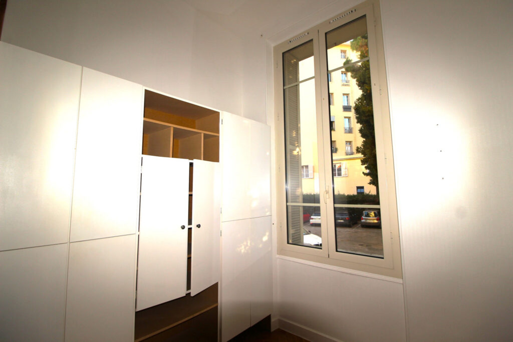 TROIS PIECES COEUR DE MENTON pour habitation ou profession L – 3 pièces – 2 chambres – 8  – 80.39 m²