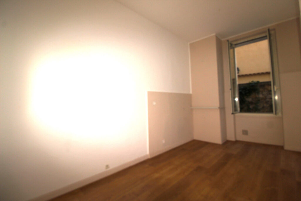 TROIS PIECES COEUR DE MENTON pour habitation ou profession L – 3 pièces – 2 chambres – 8  – 80.39 m²