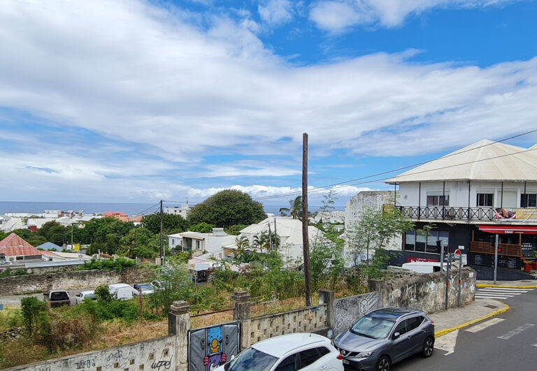 Saint-Pierre – centre-vile : appartement T4 de +150 m2 – 4 pièces – 3 chambres – 150 m²