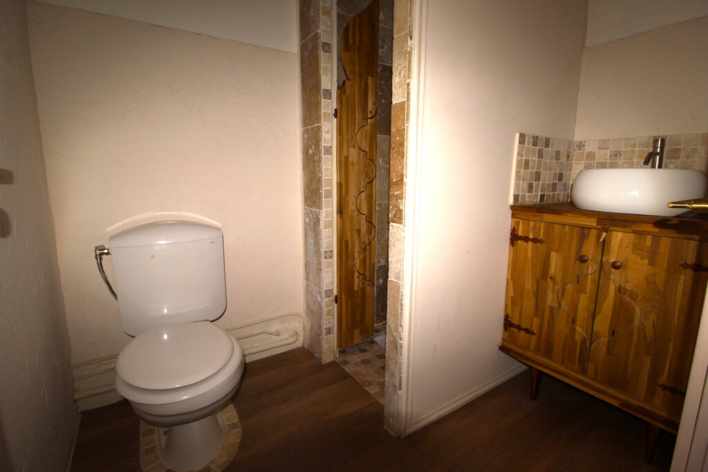 TROIS PIECES COEUR DE MENTON pour habitation ou profession L – 3 pièces – 2 chambres – 8  – 80.39 m²