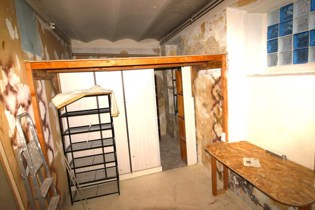 TROIS PIECES COEUR DE MENTON pour habitation ou profession L – 3 pièces – 2 chambres – 8  – 80.39 m²