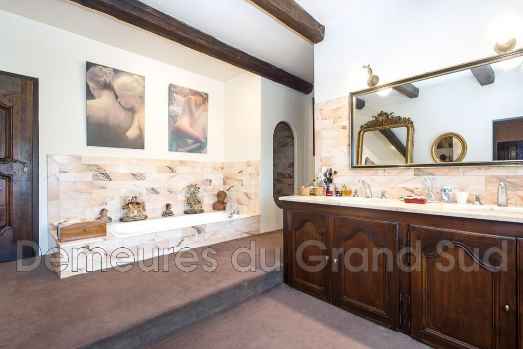 Ancien relais de chasse – NR pièces – NR chambres – 4  – 900.00 m²