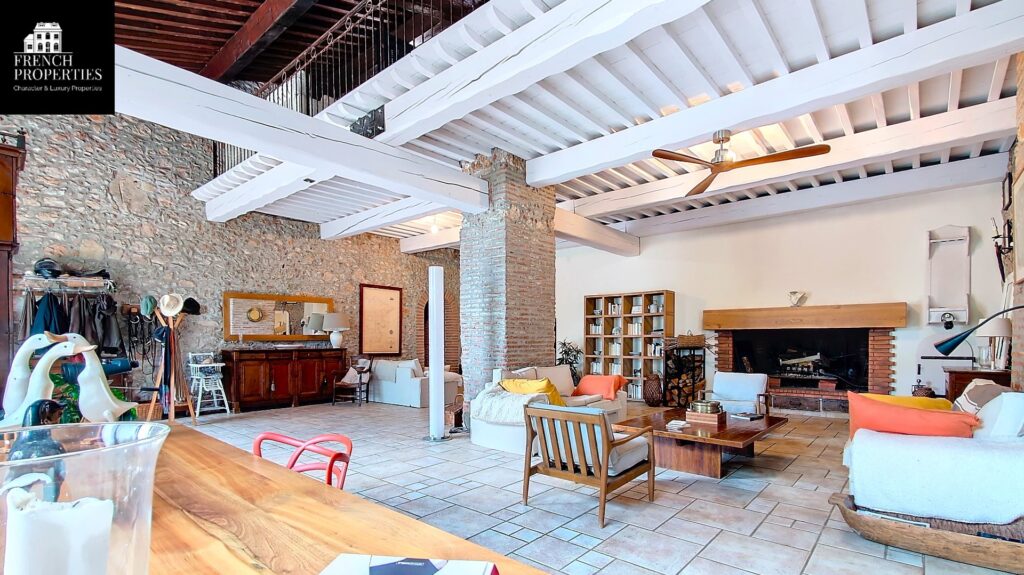 Mas – 12 pièces – 8 chambres – 4  – 495 m²