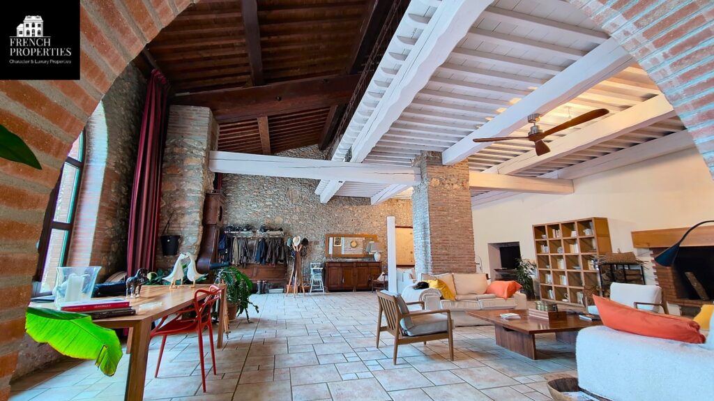 Mas – 12 pièces – 8 chambres – 4  – 495 m²