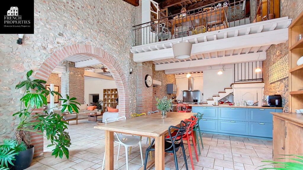 Mas – 12 pièces – 8 chambres – 4  – 495 m²