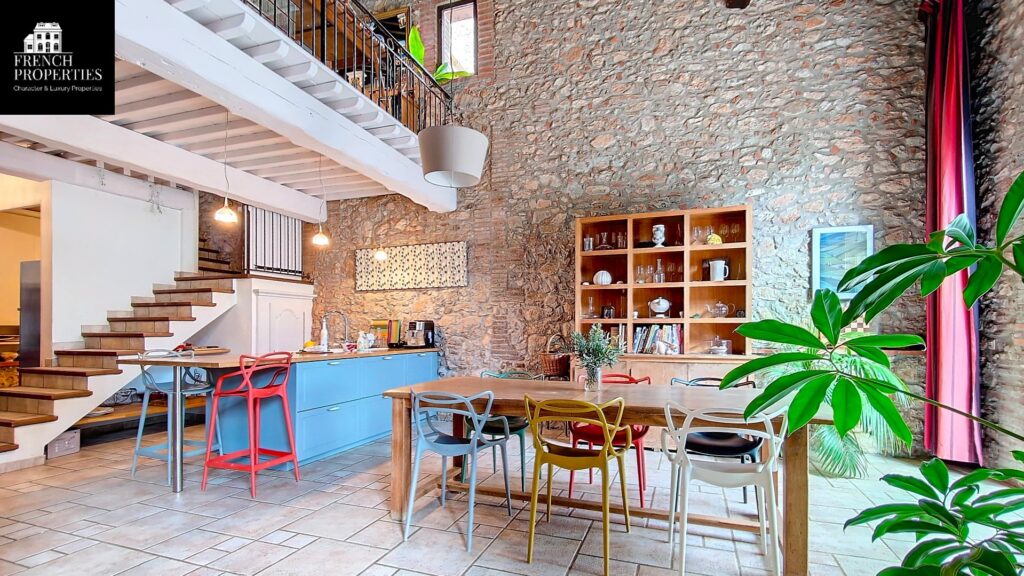 Mas – 12 pièces – 8 chambres – 4  – 495 m²