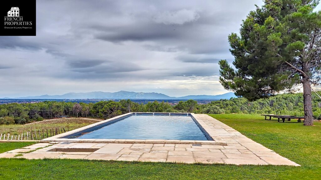 Mas – 12 pièces – 8 chambres – 4  – 495 m²