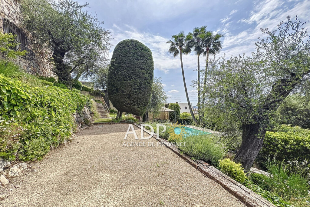 vente maison 6 Pièce(s) – 6 pièces – 4 chambres – 4  – 210.00 m²