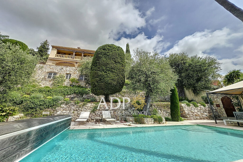 vente maison 6 Pièce(s) – 6 pièces – 4 chambres – 4  – 210.00 m²