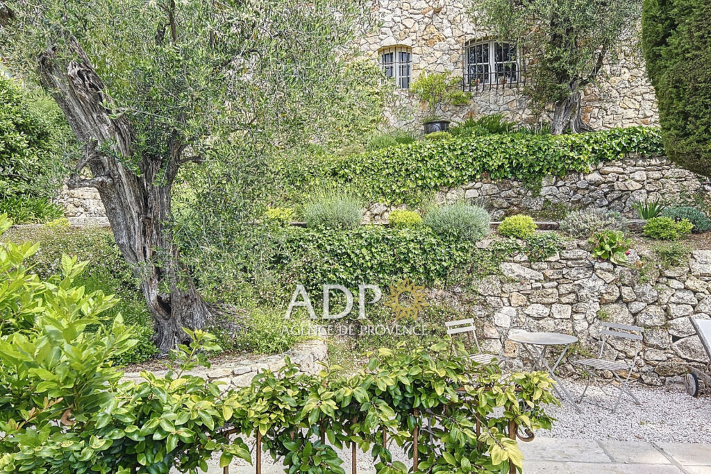 vente maison 6 Pièce(s) – 6 pièces – 4 chambres – 4  – 210.00 m²