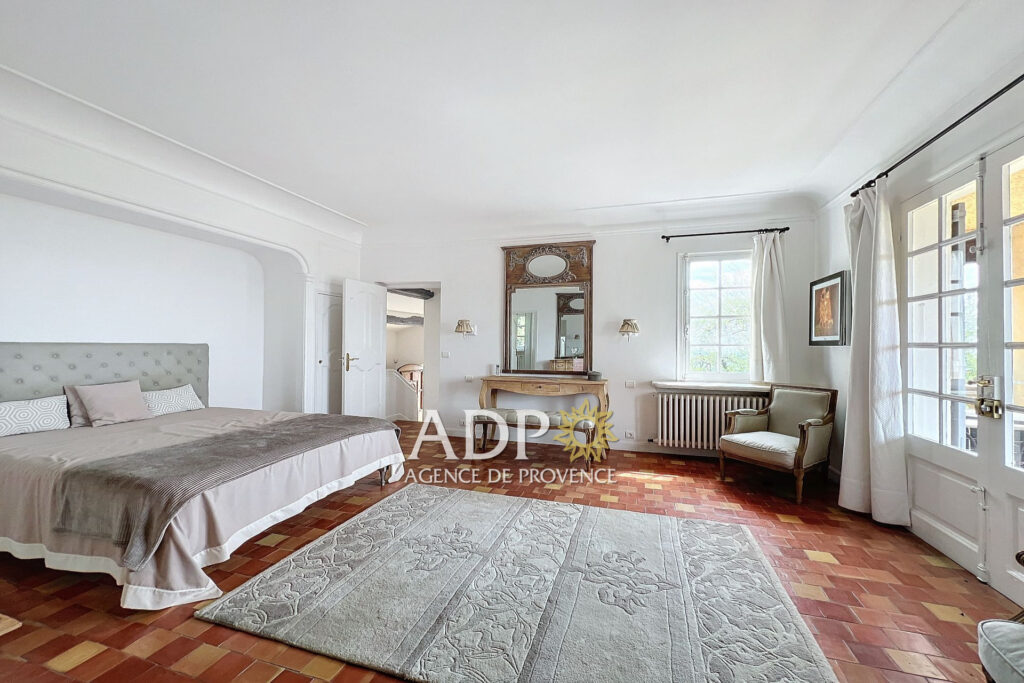 vente maison 6 Pièce(s) – 6 pièces – 4 chambres – 4  – 210.00 m²