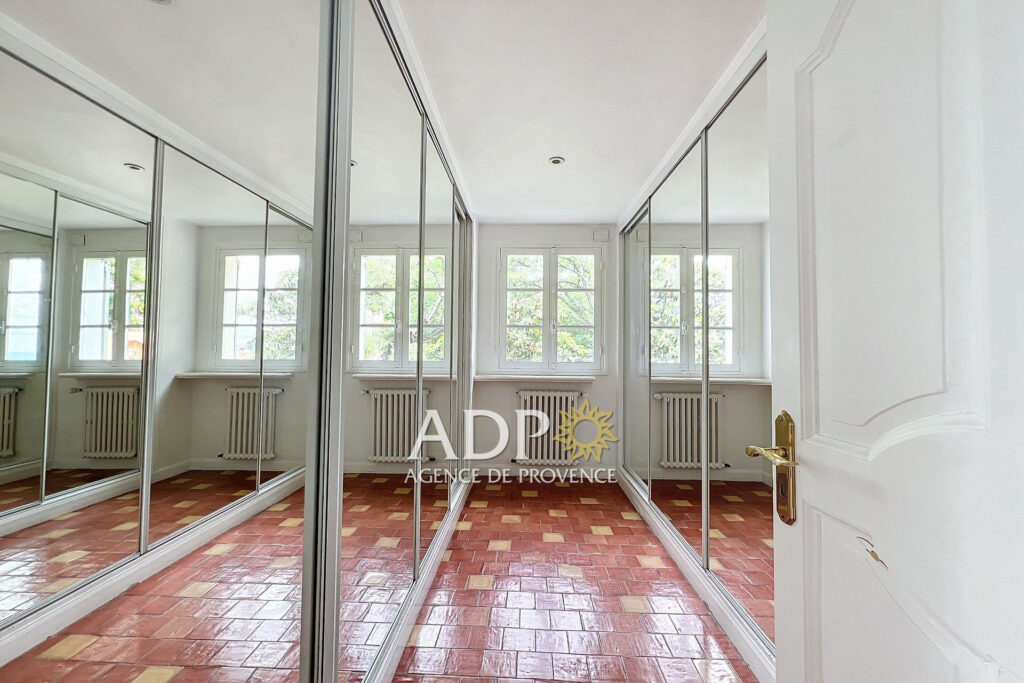 vente maison 6 Pièce(s) – 6 pièces – 4 chambres – 4  – 210.00 m²