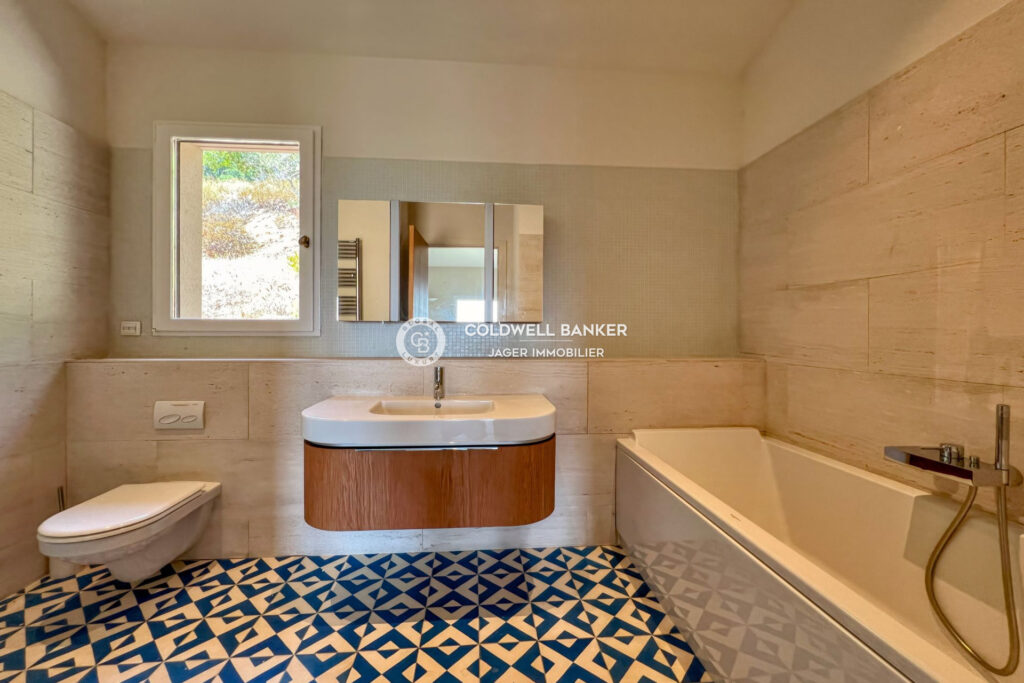 Superbe villa 330m2 5 chambres + studio – Vue panoramique mer  – 7 pièces – 6 chambres – 4  – 330.00 m²